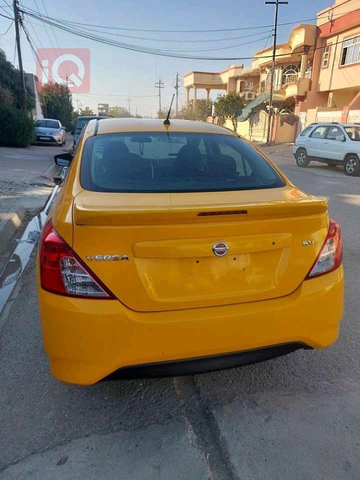 نيسان فيرسا